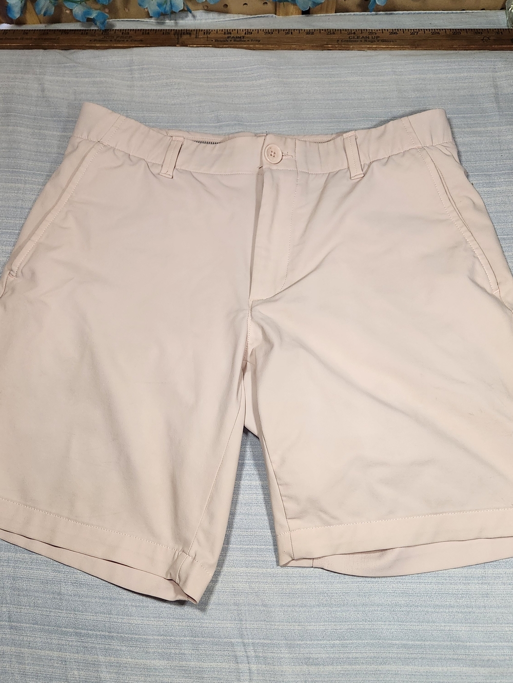 Men’s Light Pink Flat-Front Performance Shorts Size 34 Pre-owned